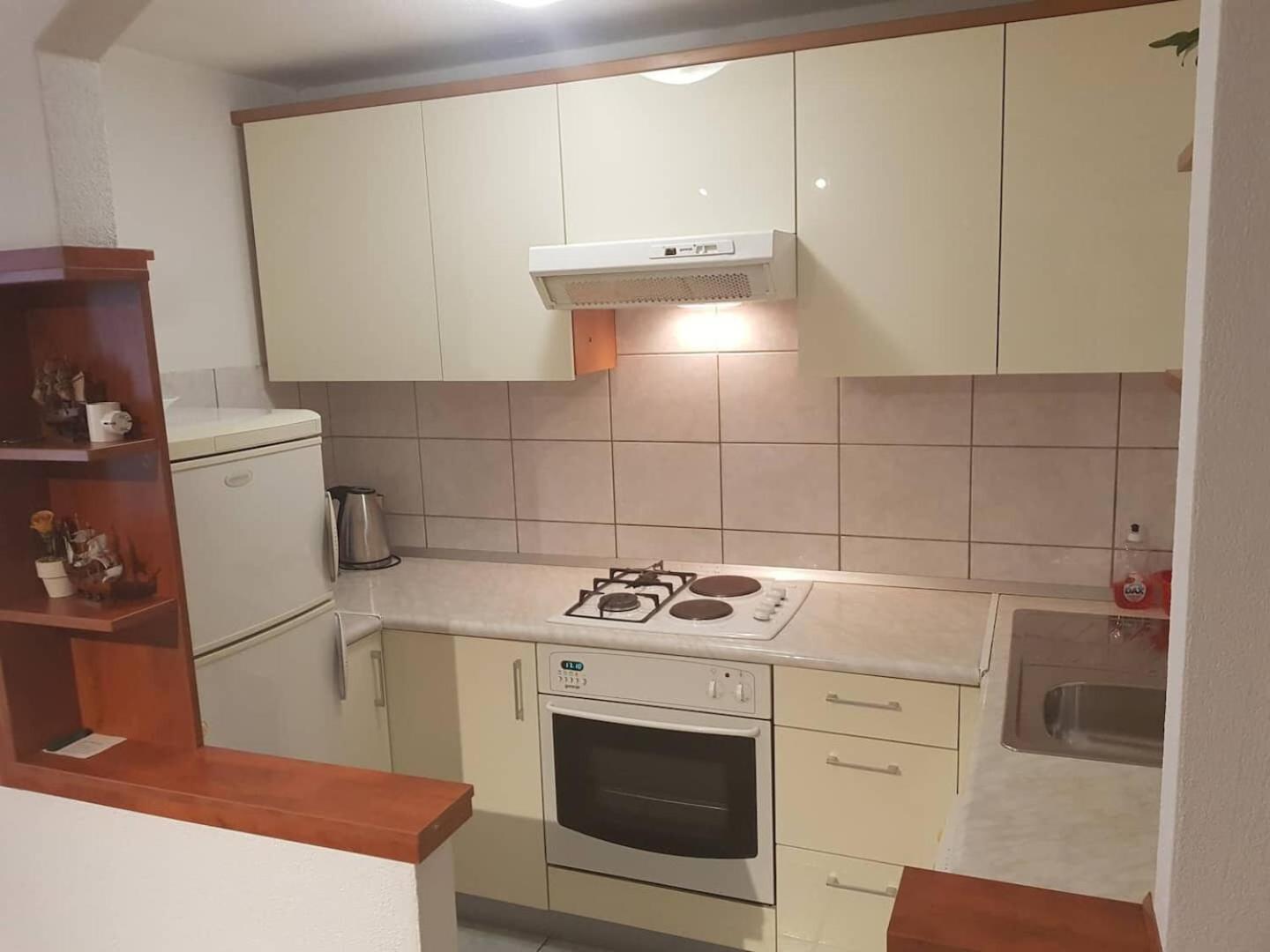 Apartments Mila Макарска Экстерьер фото